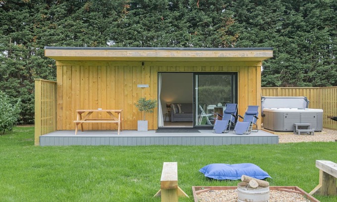 Toppesfield Cabin | City to Country Retreat Luxury Lodge with Hot Tub