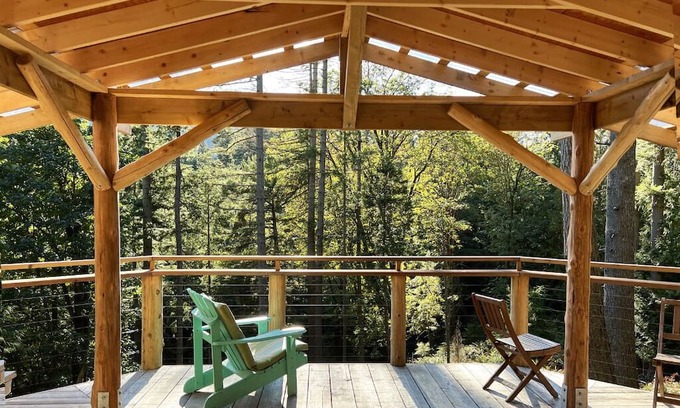 Bowen Island Cabin | Spacious Cedar Cottage on Tranquil Retreat Centre. 38-Acres of Lush Rainforest
