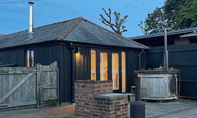 Brightlingsea Cottage | Stable Cottage at Lee Wick Farm Cottages
