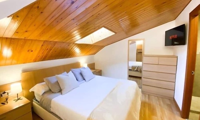 Encamp Apartment | Luxurious 5-star penthouse. Wifi+Smart TV+Parking.