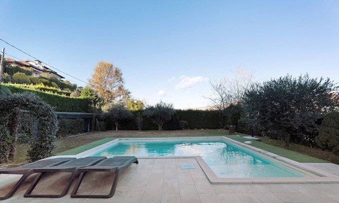 Dormelletto House | Holiday Home 'Margot Ca Bianca Dormelletto' with Shared Pool and Wi-Fi