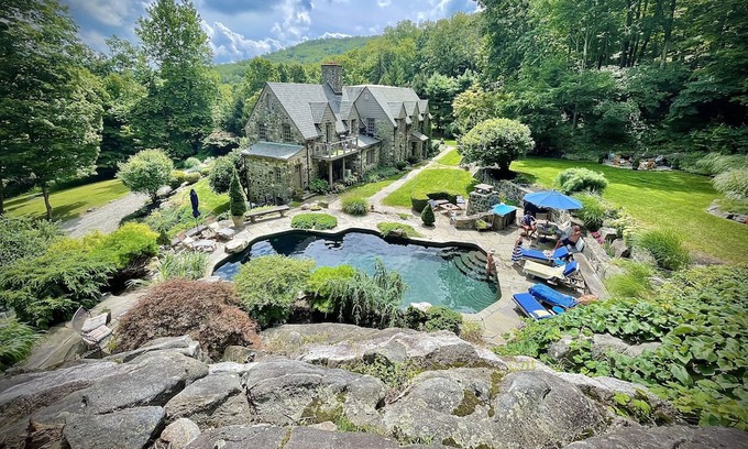 Putnam Valley House | Explore the Hudson Valley from this Country Retreat + Pool, Gym & Pets ok.