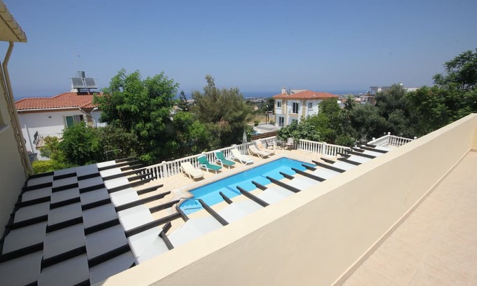 Karsiyaka Villa | Villa Murphy with private pool