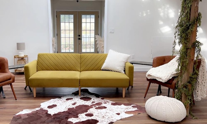 Jefferson City Apartment | Private Greenhouse Style Guesthouse! 15 min from the lakes and close to gburg!