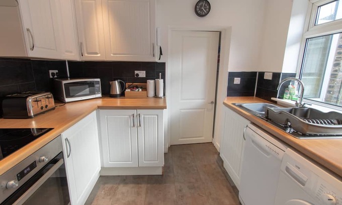 Cwmcarn House | Scenic Roots - 3 Bedroom Vacation Home