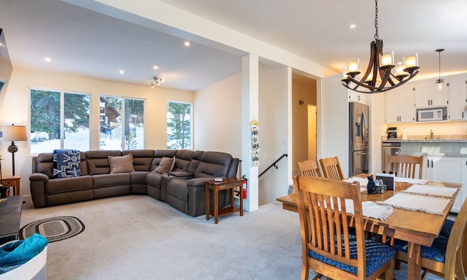 Carnelian Bay House | Dog Friendly Home Near Hiking/Biking Trails and Ski Resorts, EV charger