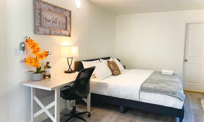 Alhambra Apartment | Amazing Studio (Private Entrance & Free Parking)