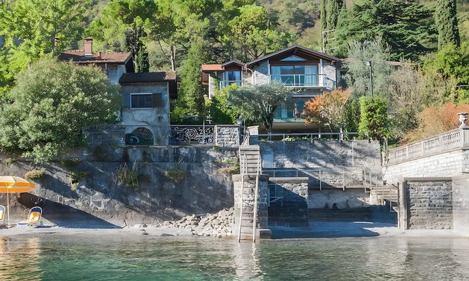 Oliveto Lario Villa | Villa 'Sara Lakeside' with Lake View, Wi-Fi and Air Conditioning