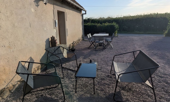 Bourbon-l'Archambault House | Country House 'Gîte de la Marquaterie' with Private Garden and Wi-Fi
