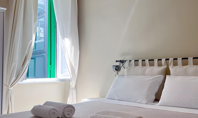 Messina Apartment | Room '1925' with Wi-Fi and Air Conditioning