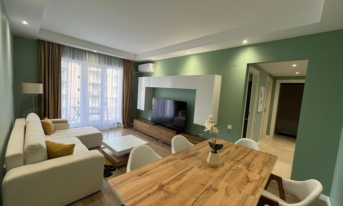 Stefanestii de Jos Apartment | Cosmopolis Family Apartment - Pools & Gym