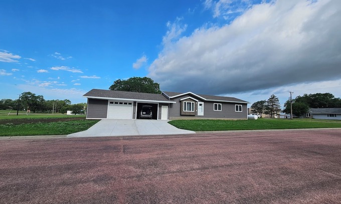Wagner House | Charming newly built, 3-bedroom house in Wagner with AC