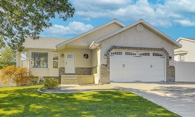 Herriman House | Family Home w/Fenced Yard Between Provo & SLC!