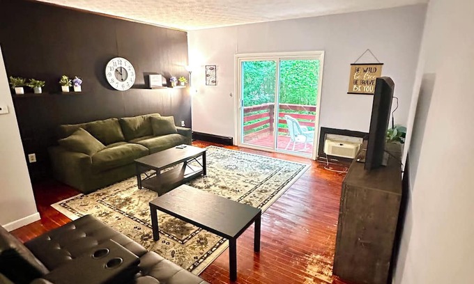Montville Apartment | Casino Getaway! 2M from Mohegan 8M from Foxwoods
