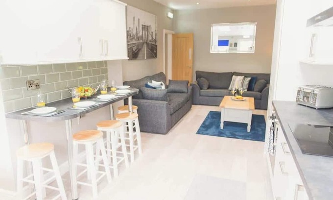 Tamworth House | 6 bed Town Centre House ALL with EN-Suite Tamworth