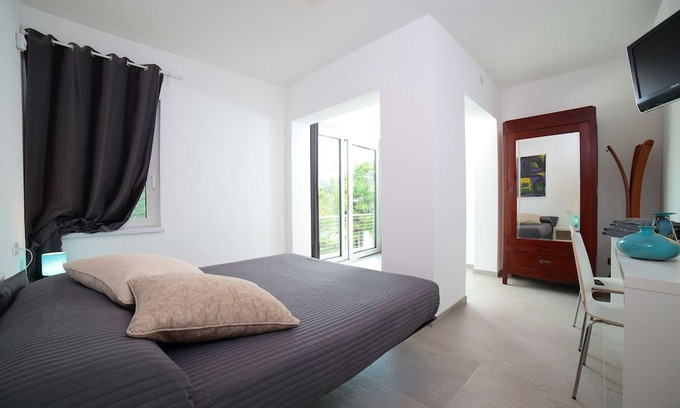 Palazzolo dello Stella Bed & Breakfast | Farmhouse B&B with swimming pool "Loggia degli Artisti" - 2 rooms: Suite Exclusive