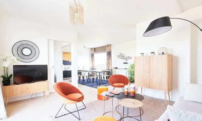 Plasky Apartment | Penthouse - City Views/Luggage Room