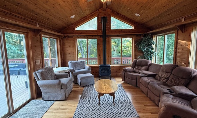 Blaine House | Family-Friendly 5BR Home in Blaine - Hot Tub + Games + Space