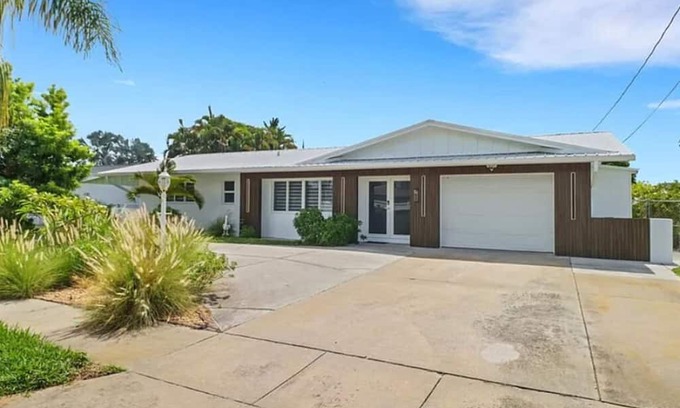 Lochmoor Waterway Estates House | Renovated Modern Home with Big Pool & Ocean Access