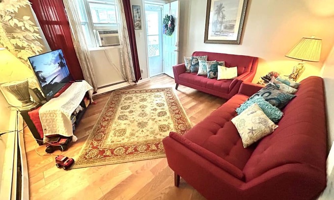Pittston Apartment | Sandcastle Downtown I Laundry -Smart TV- Kureg- Near YMCA Highway & Hospitals
