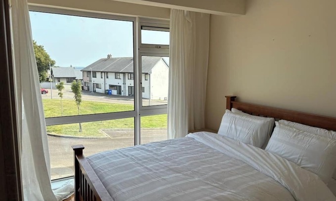 Cobh Apartment | 3 Bedroom Home, Walk to Town