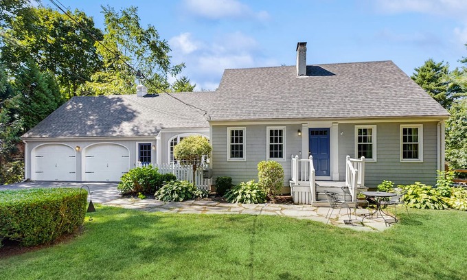 Cumberland Foreside House | Charming Retreat w/WiFi, Ping Pong Table & Walking Distance to the Ocean