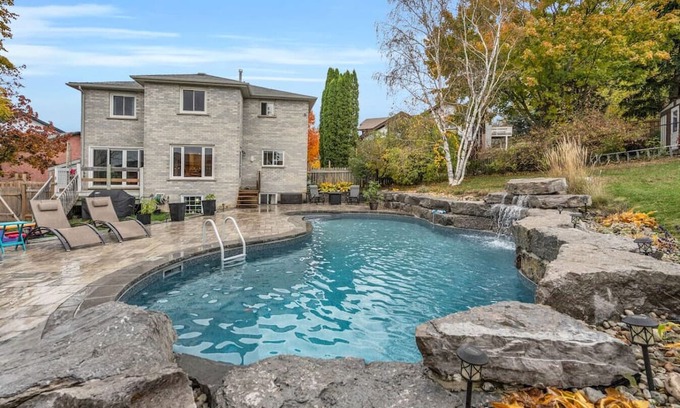 Bradford House | Backyard Oasis in Bradfrord-Pool
