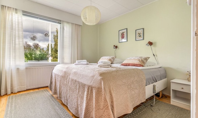 Rovaniemi House | Spacious Riverside House with Private Sauna & Free Parking