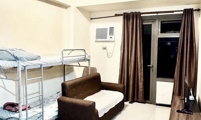 Barangay 76 Condo | Chic 1-bedroom condo with fitness room and AC in brilliant Pasay City