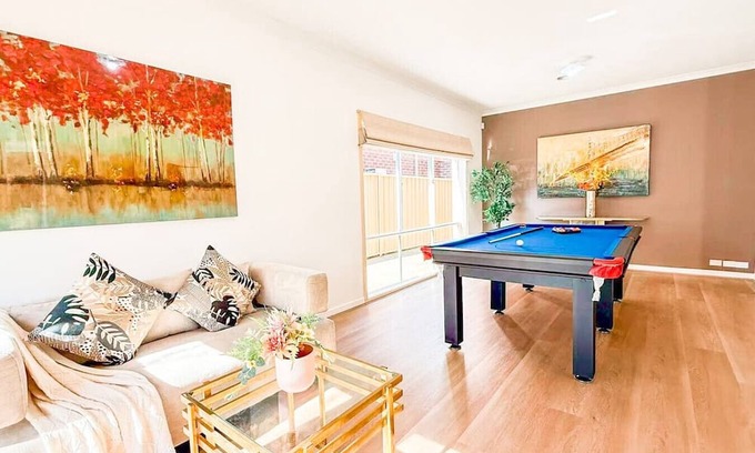 Caroline Springs House | StayAU Family Haven Pet-Friendly Caroline Springs