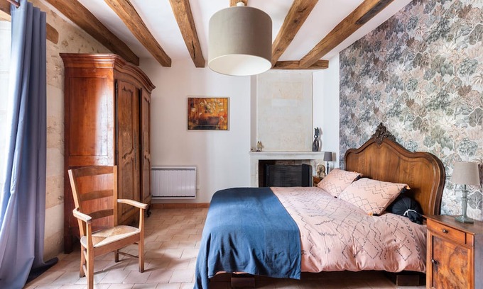 Clere-les-Pins Bed & Breakfast | Guest Room 'Spacious Room in a Quiet Area' with Shared Garden and Wi-Fi