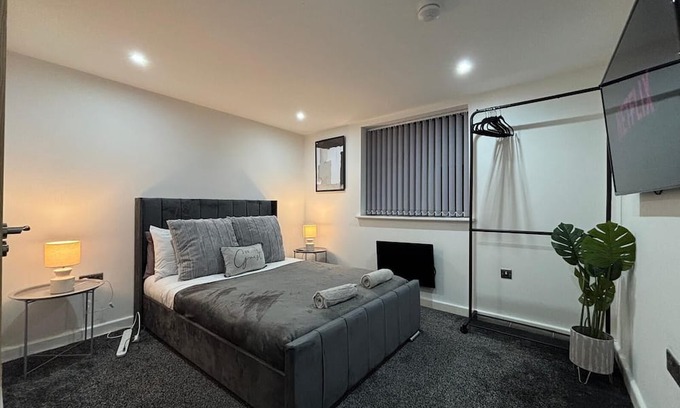 Wolverhampton Apartment | CroftCabin