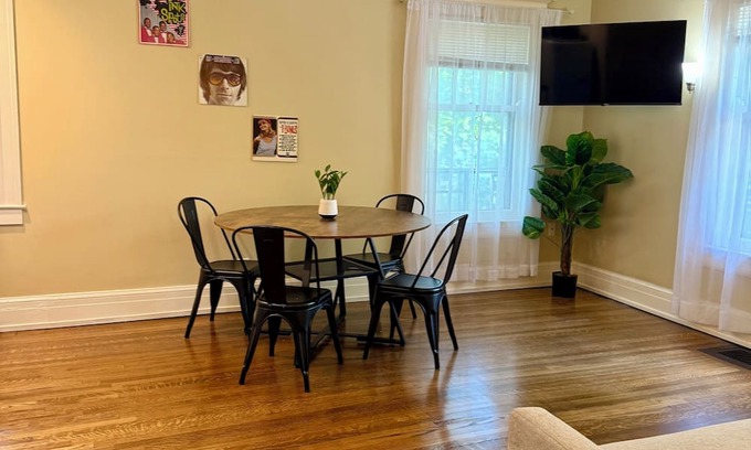 East Avenue Apartment | Park Ave 1BR Free Parking & Patio Walkable!