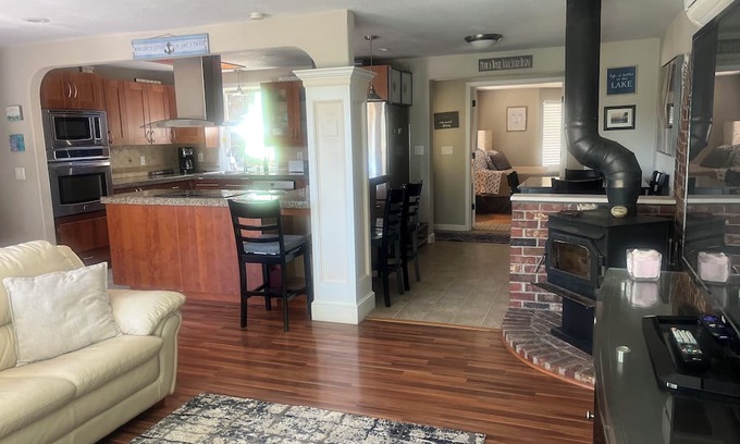 Bonney Lake House | Adorable 3-bedroom Island Home in Bonney Lake