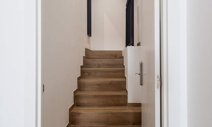 Montolivet Apartment | Les arts Turia 3 by Concept Flats