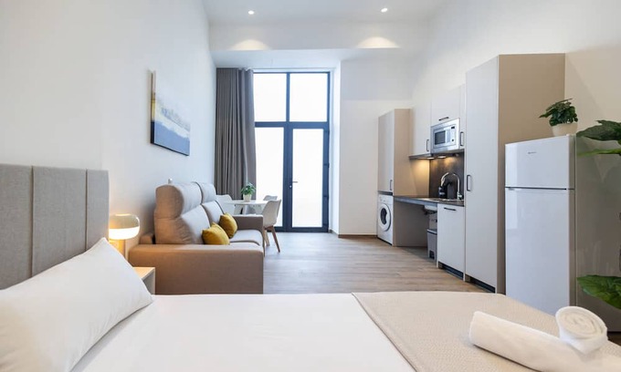 Montolivet Apartment | Les Arts Plaza C by Concept Flats