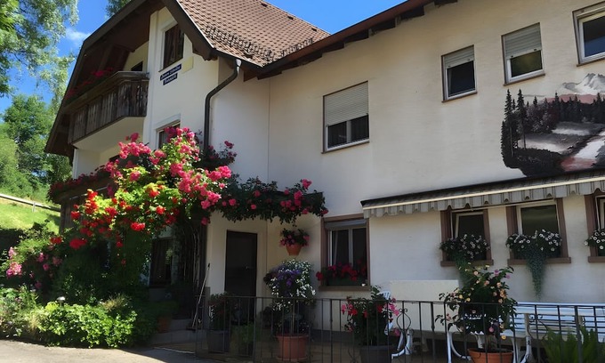 Freiamt Apartment | Apartment 'No. 2 Rotkelchen' with Shared Terrace, Shared Garden and Wi-Fi
