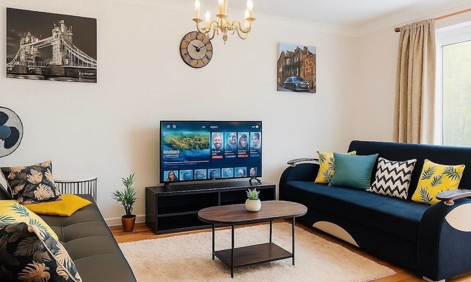 Sittingbourne House | Home for Family, Contractors & Tourists!