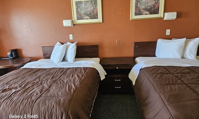 Eads Bed & Breakfast | 330 per week Room with fridge and microwave restaurant grocery shop bar Near by