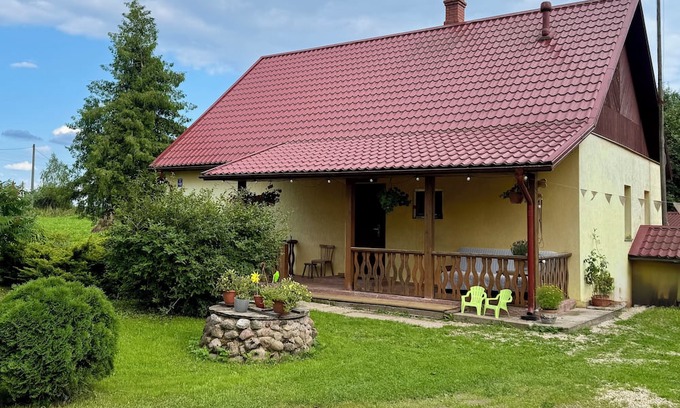 Baltinava House | Gemütliches Landhaus mit Kirchenblick & frischen Frühstückseiern
