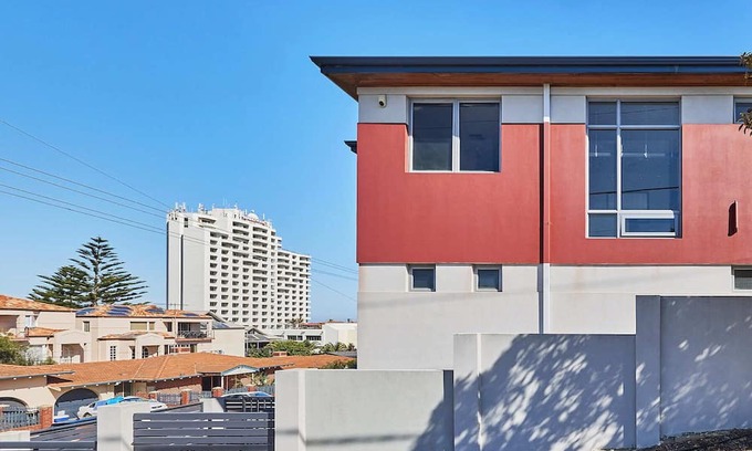 Scarborough House | Scarborough Beach Walk!
