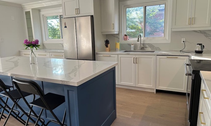 Mississauga House | Full House 1 Bedroom 1 Bath with self check in
