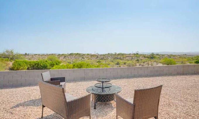 Wickenburg House | Golf Course, Mountain Views & Warm Amber Lights Desert Oasis