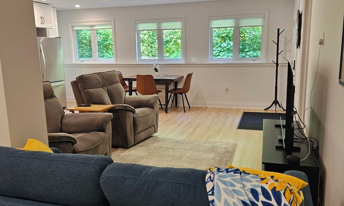 Innisfil Apartment | Tranquil Forest Oasis in Convenient Location
