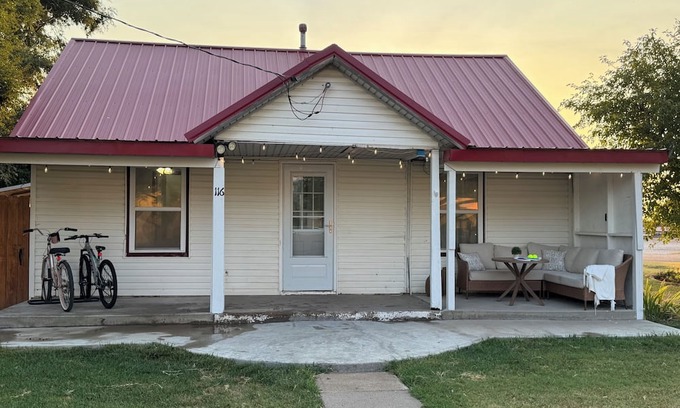 Montezuma House | Charming 2-Bedroom Stay in Montezuma – Breakfast Included