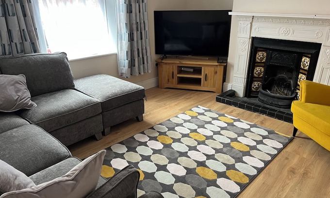 Dublin House | Gorgeous refurbished Victorian red brick property in heart of Dublin