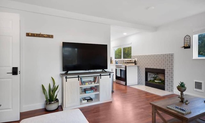 Santa Maria Apartment | Pet Friendly |Updated |Centrally Located