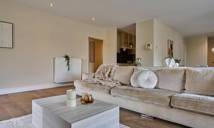 Lommel Apartment | Aurora City Apartment