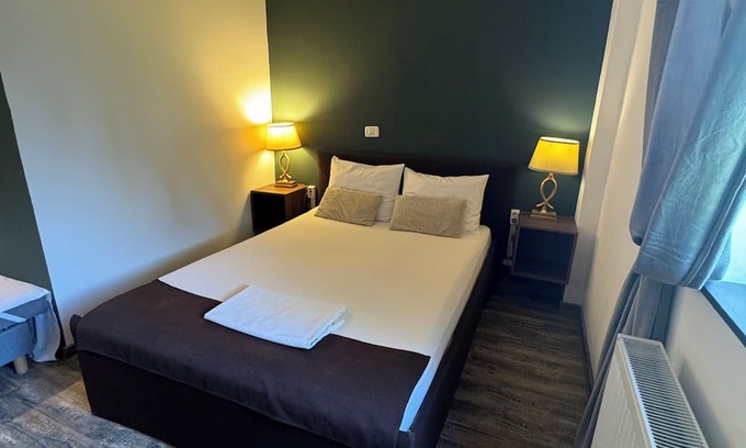 Otopeni Bed & Breakfast | Charming bed & breakfast with AC in Otopeni