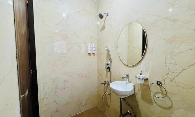 Kandivali East Apartment | Studio Apartment - THE BNB STAY near Infiniti Mall